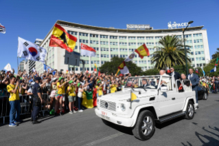 3-Apostolische Reise nach Portugal: Kreuzweg mit Jugendlichen 