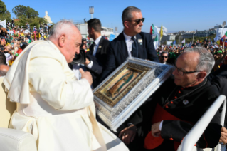 9-Apostolic Journey to Portugal: Stations of the Cross with Young People 