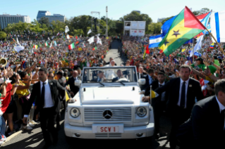 10-Apostolische Reise nach Portugal: Kreuzweg mit Jugendlichen 