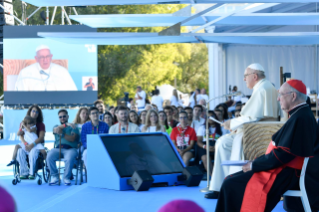 15-Apostolic Journey to Portugal: Stations of the Cross with Young People 