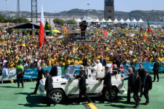 10-Viaje apostólico a Portugal: Encuentro con los voluntarios de la JMJ