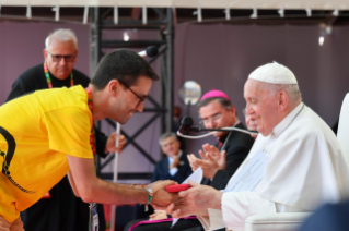 13-Apostolic Journey to Portugal: Meeting with the Volunteers of Wyd 