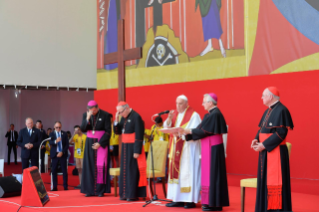 22-Viaje apostólico a Portugal: Encuentro con los voluntarios de la JMJ