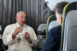 0-Viaje apostólico a Portugal: Conferencia de prensa del Santo Padre durante el vuelo de regreso  