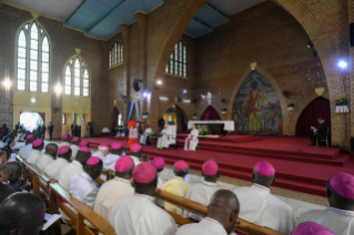 5-Viaggio Apostolico nella Repubblica Democratica del Congo: Incontro di preghiera con i Sacerdoti, i Diaconi, i Consacrati, le Consacrate e i Seminaristi 