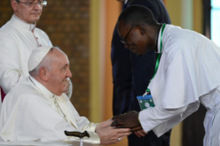 10-Viaje apostólico a la República Democrática del Congo: Encuentro de oración con los obispos, sacerdotes, religiosos y religiosas, seminaristas