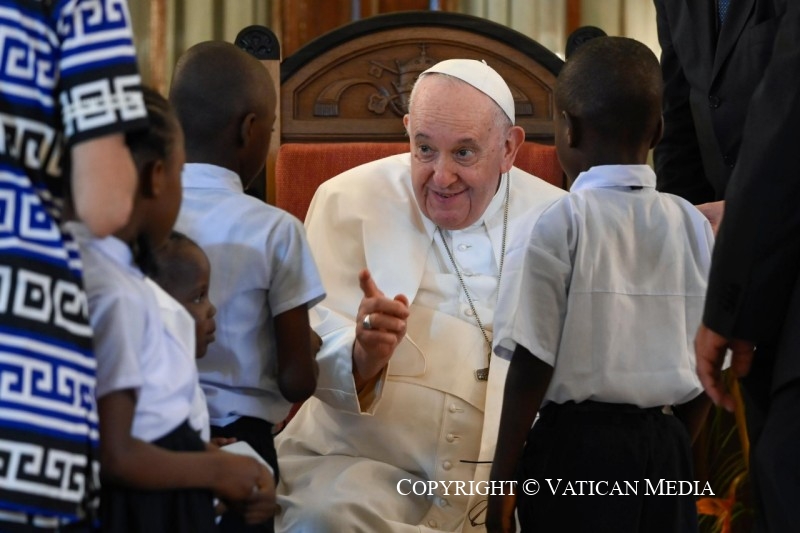 El testimonio de uno de los niños ante el Papa en Kinshasa