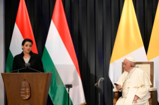 1-Viagem Apostólica à Hungria: Encontro com as Autoridades, a Sociedade Civil e o Corpo Diplomático 