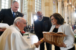 21-Voyage apostolique en Hongrie : Rencontre avec les pauvres et les réfugiés 