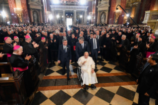 5-Viaje apostólico a Hungría: Encuentro con los obispos, sacerdotes, diáconos, consagrados, consagradas, seminaristas y agentes pastorales