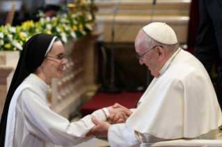 16-Apostolic Journey to Hungary: Meeting with Bishops, Priests, Deacons, Consecrated Persons, Seminarians and Pastoral Workers  