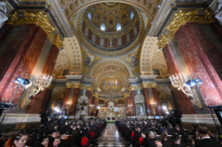 23-Voyage apostolique en Hongrie : Rencontre avec les évêques, les prêtres, les diacres, les personnes consacrées, les séminaristes et les agents pastoraux 