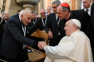 5-Viagem Apostólica a Ajácio: Oração do Ângelus com os Bispos, Sacerdotes, Diáconos, Consagrados e Consagradas e Seminaristas
