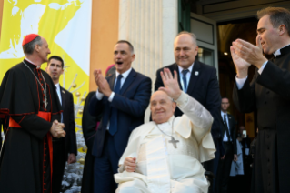 8-Viagem Apostólica a Ajácio: Oração do Ângelus com os Bispos, Sacerdotes, Diáconos, Consagrados e Consagradas e Seminaristas