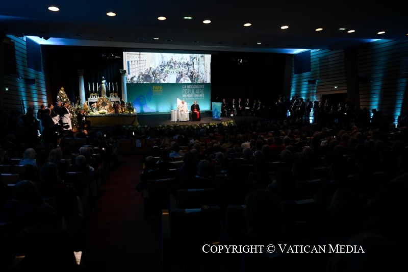 8-Voyage apostolique &agrave; Ajaccio : Session conclusive du Congr&egrave;s &laquo; La religiosit&eacute; populaire en M&eacute;diterran&eacute;e &raquo;