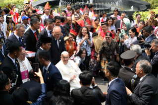 5-Viaje apostólico a Indonesia: Encuentro con las autoridades, la sociedad civil y el cuerpo diplomático 