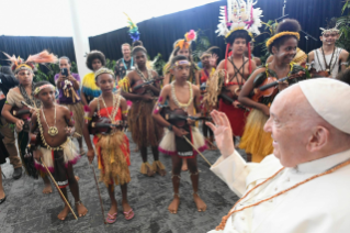 15-Viaje apostólico a Papúa Nueva Guinea: Encuentro con las autoridades, la sociedad civil y el cuerpo diplomático 