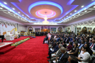 4-Viaje apostólico a Timor Oriental: Encuentro con las autoridades, la sociedad civil y el cuerpo diplomático  