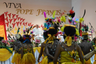 9-Viaje apostólico a Papúa Nueva Guinea: Visita a los niños de "Ministerio de Calle" y "Servicios de Callan"