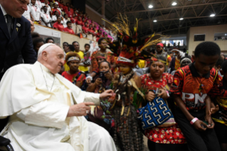 26-Viaje apostólico a Papúa Nueva Guinea: Visita a los niños de "Ministerio de Calle" y "Servicios de Callan"