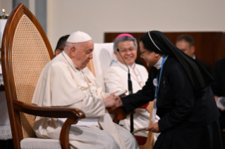 12-Viaje apostólico a Indonesia: Encuentro con obispos, sacerdotes, diáconos, personas consagradas, seminaristas y catequistas 