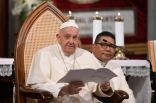 14-Viaje apostólico a Indonesia: Encuentro con obispos, sacerdotes, diáconos, personas consagradas, seminaristas y catequistas 