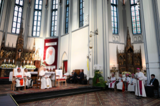 18-Viaje apostólico a Indonesia: Encuentro con obispos, sacerdotes, diáconos, personas consagradas, seminaristas y catequistas 
