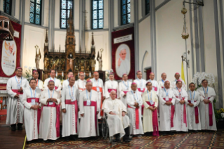 26-Viaje apostólico a Indonesia: Encuentro con obispos, sacerdotes, diáconos, personas consagradas, seminaristas y catequistas 