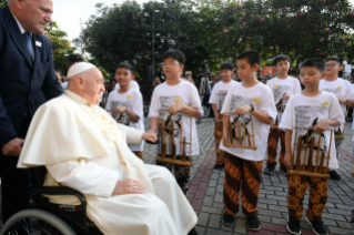 19-Viaje apostólico a Indonesia: Encuentro con obispos, sacerdotes, diáconos, personas consagradas, seminaristas y catequistas 