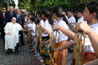 17-Viaje apostólico a Indonesia: Encuentro con obispos, sacerdotes, diáconos, personas consagradas, seminaristas y catequistas 