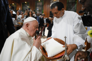 1-Viaje apostólico a Papúa Nueva Guinea: Encuentro con los obispos de Papúa Nueva Guinea y de las Islas Salomón, sacerdotes, diáconos, personas consagradas, seminaristas y catequistas  