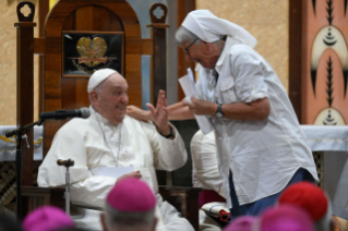 10-Viaje apostólico a Papúa Nueva Guinea: Encuentro con los obispos de Papúa Nueva Guinea y de las Islas Salomón, sacerdotes, diáconos, personas consagradas, seminaristas y catequistas  