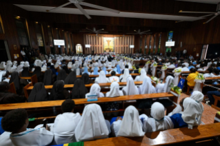 15-Viaje apostólico a Papúa Nueva Guinea: Encuentro con los obispos de Papúa Nueva Guinea y de las Islas Salomón, sacerdotes, diáconos, personas consagradas, seminaristas y catequistas  