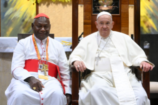 21-Viaje apostólico a Papúa Nueva Guinea: Encuentro con los obispos de Papúa Nueva Guinea y de las Islas Salomón, sacerdotes, diáconos, personas consagradas, seminaristas y catequistas  