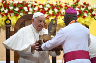 28-Viaje apostólico a Papúa Nueva Guinea: Encuentro con los obispos de Papúa Nueva Guinea y de las Islas Salomón, sacerdotes, diáconos, personas consagradas, seminaristas y catequistas  