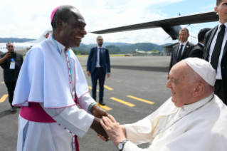 0-Apostolic Journey to Papua New Guinea: Meeting with the Faithful of the Diocese of Vanimo  