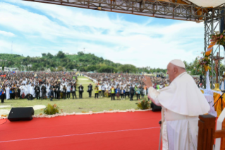 11-Apostolic Journey to Papua New Guinea: Meeting with the Faithful of the Diocese of Vanimo  