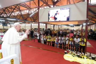 0-Viaje apostólico a Timor Oriental: Encuentro con los jóvenes  