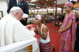 19-Viaje apostólico a Timor Oriental: Encuentro con los jóvenes  