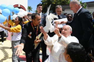 28-Viaje apostólico a Timor Oriental: Encuentro con los jóvenes  