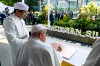 3-Viaje apostólico a Indonesia: Encuentro interreligioso 