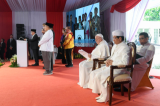 14-Viaje apostólico a Indonesia: Encuentro interreligioso 