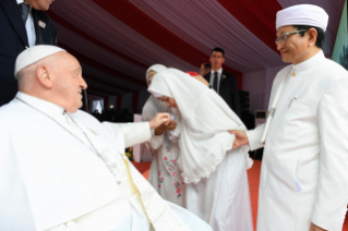18-Viaje apostólico a Indonesia: Encuentro interreligioso 