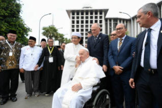 21-Viaje apostólico a Indonesia: Encuentro interreligioso 