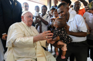 0-Apostolic Journey to Papua New Guinea: Private Meeting with a Group of Missionaries  
