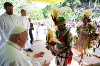 12-Apostolic Journey to Papua New Guinea: Private Meeting with a Group of Missionaries  