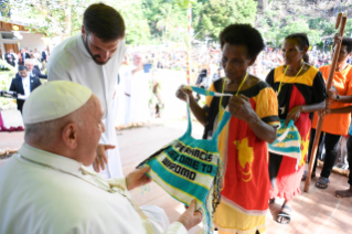14-Apostolic Journey to Papua New Guinea: Private Meeting with a Group of Missionaries  