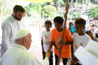 16-Apostolic Journey to Papua New Guinea: Private Meeting with a Group of Missionaries  