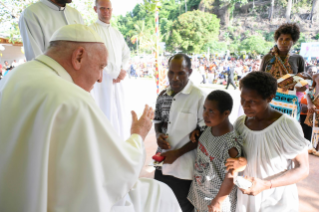 13-Apostolic Journey to Papua New Guinea: Private Meeting with a Group of Missionaries  