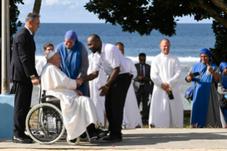 26-Apostolic Journey to Papua New Guinea: Private Meeting with a Group of Missionaries  
